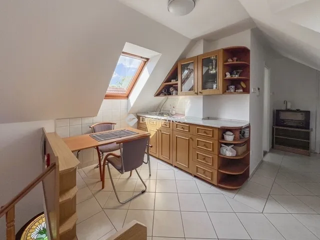 Eladó ház Kecskemét, Hunyadiváros 218 nm