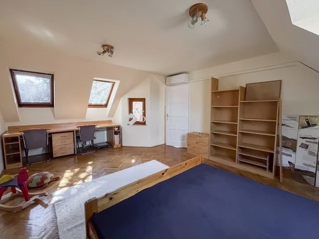 Eladó ház Kecskemét, Hunyadiváros 218 nm