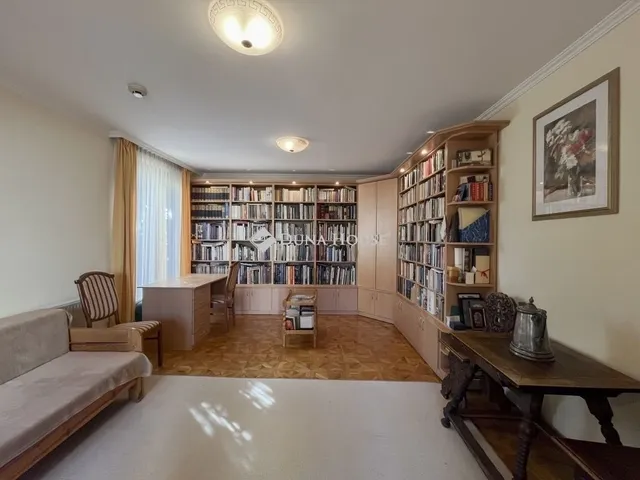 Eladó ház Kecskemét, Hunyadiváros 218 nm