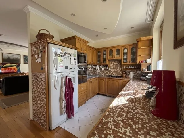 Eladó ház Kecskemét, Hunyadiváros 218 nm