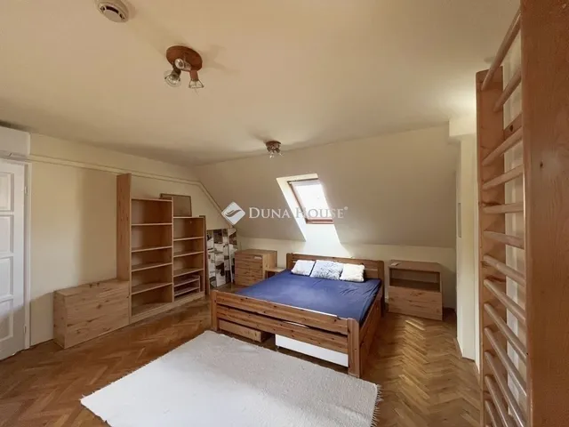 Eladó ház Kecskemét, Hunyadiváros 218 nm