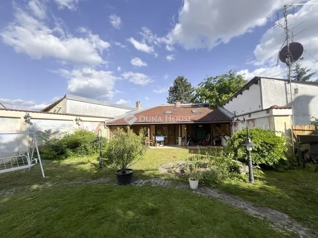 Eladó ház Kecskemét, Hunyadiváros 218 nm