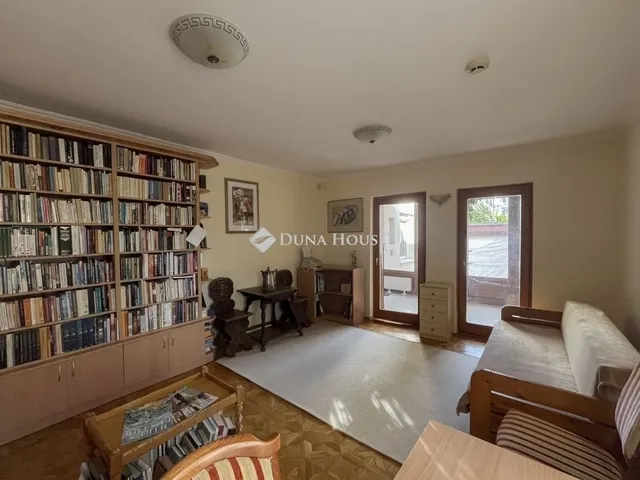 Eladó ház Kecskemét, Hunyadiváros 218 nm