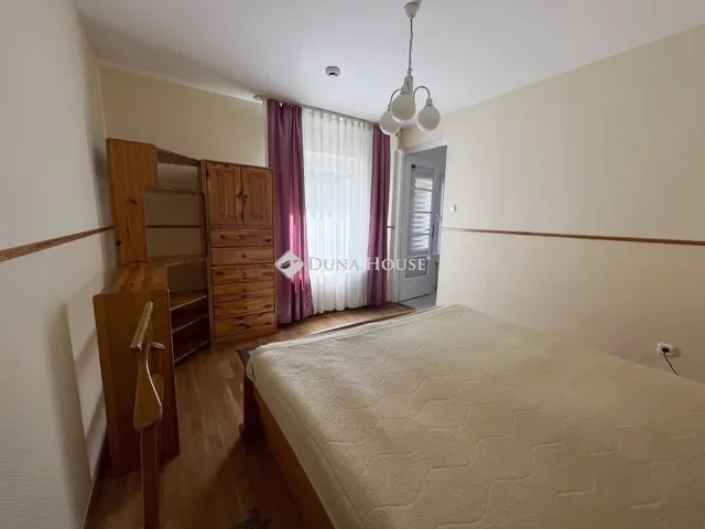 Eladó ház Kecskemét, Hunyadiváros 218 nm