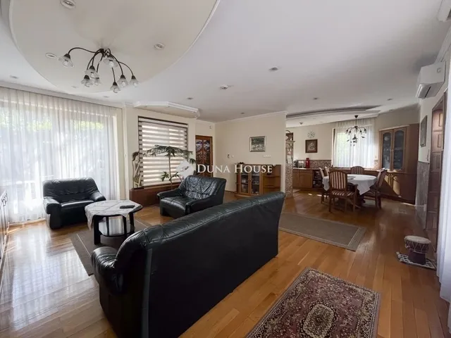 Eladó ház Kecskemét, Hunyadiváros 218 nm