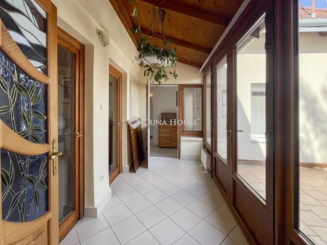 Eladó ház Kecskemét, Hunyadiváros 218 nm