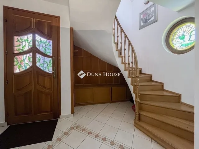 Eladó ház Kecskemét, Hunyadiváros 218 nm