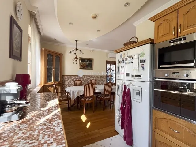 Eladó ház Kecskemét, Hunyadiváros 218 nm