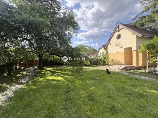 Eladó ház Kecskemét, Hunyadiváros 218 nm