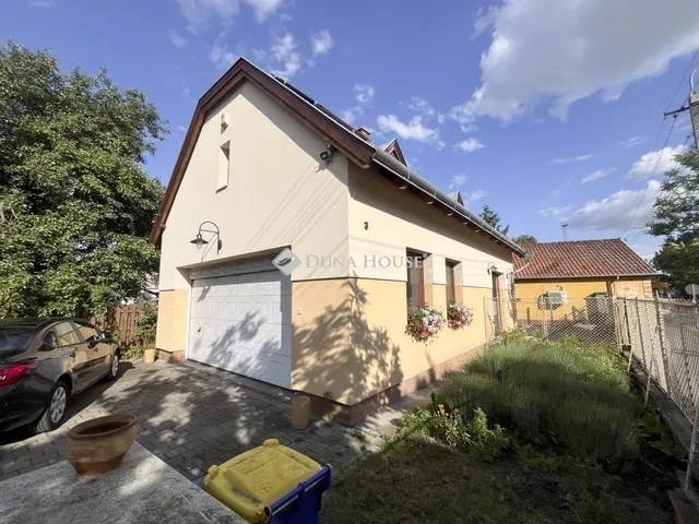 Eladó ház Kecskemét, Hunyadiváros 218 nm