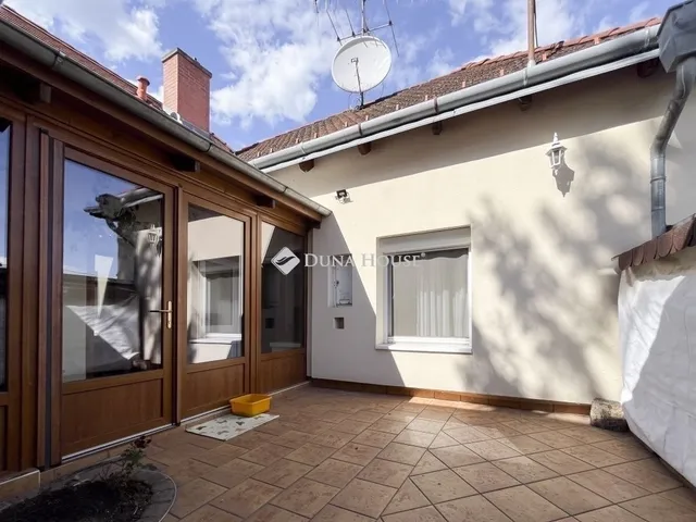 Eladó ház Kecskemét, Hunyadiváros 218 nm