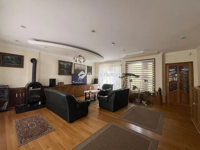 Eladó ház Kecskemét, Hunyadiváros 218 nm