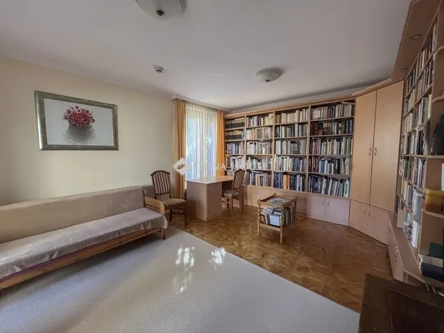 Eladó ház Kecskemét, Hunyadiváros 218 nm