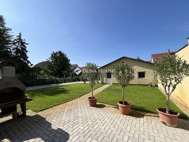 Eladó ház Kecskemét, Petőfiváros 279 nm