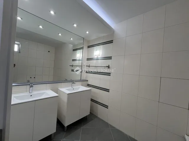 Eladó ház Kecskemét, Petőfiváros 279 nm