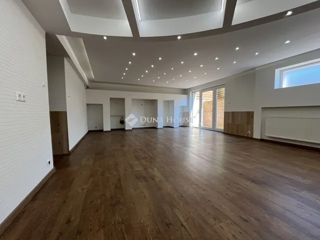 Eladó ház Kecskemét, Petőfiváros 279 nm