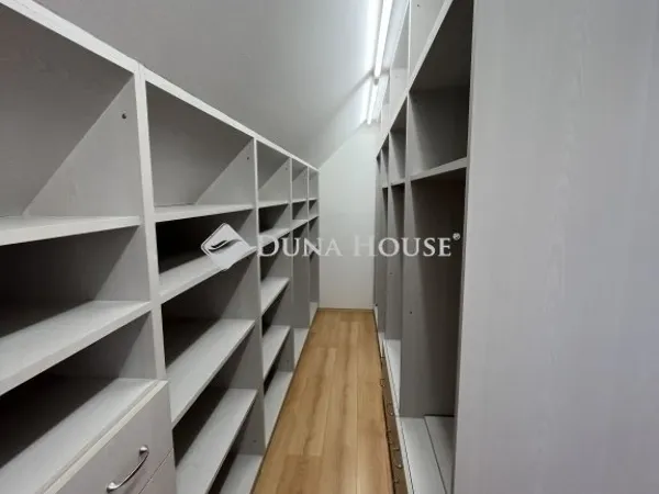 Eladó ház Kecskemét, Petőfiváros 279 nm