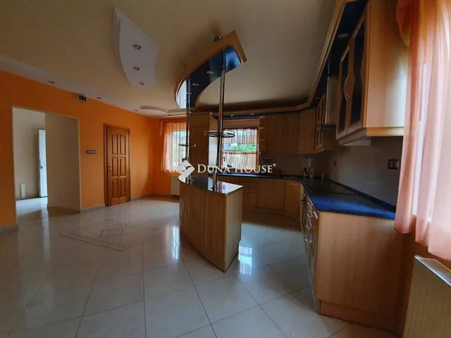 Kiadó ház Kecskemét, Petőfiváros 190 nm