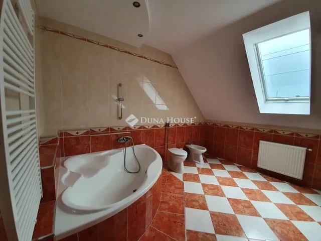 Kiadó ház Kecskemét, Petőfiváros 190 nm