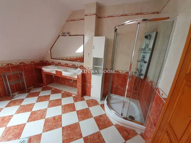 Kiadó ház Kecskemét, Petőfiváros 190 nm