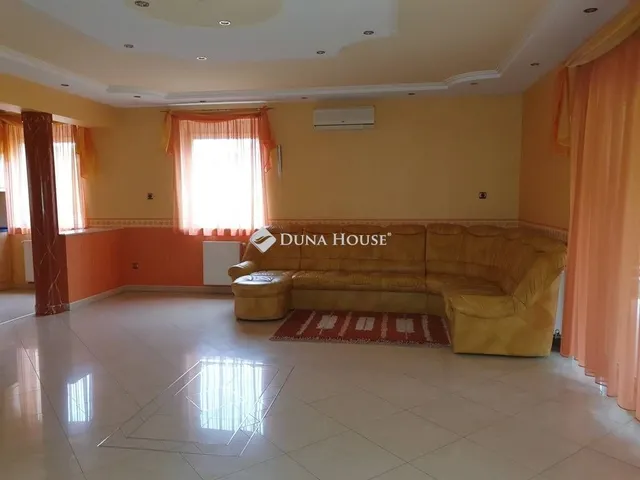 Kiadó ház Kecskemét, Petőfiváros 190 nm