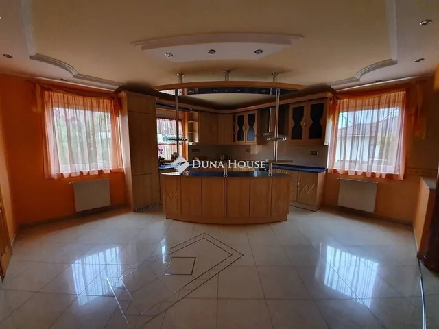 Kiadó ház Kecskemét, Petőfiváros 190 nm