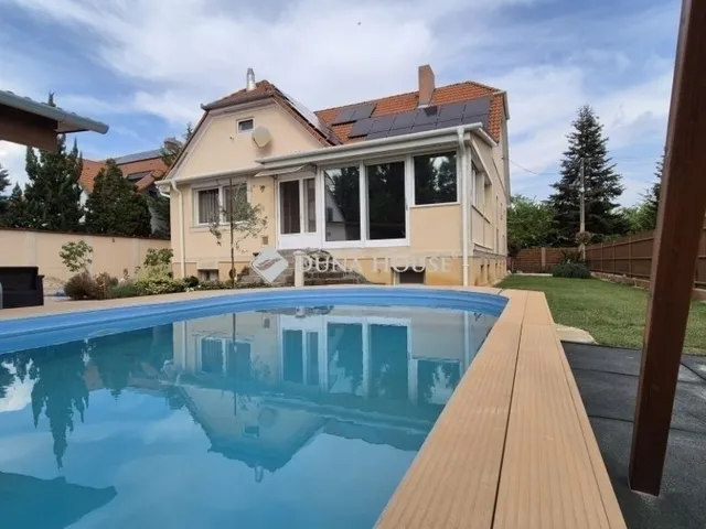 Eladó ház Kecskemét, Hunyadiváros 150 nm