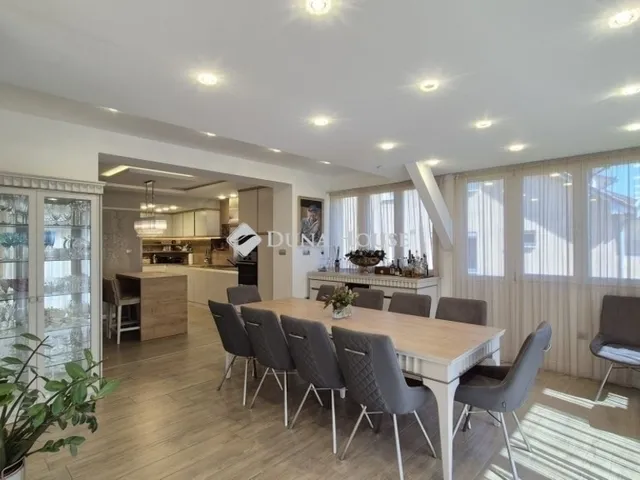 Eladó ház Kecskemét, Hunyadiváros 150 nm