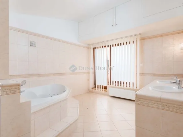 Eladó lakás Kecskemét 167 nm