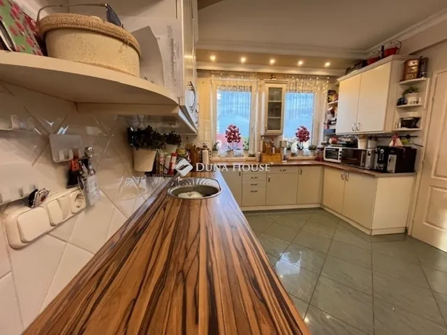 Eladó lakás Kecskemét 140 nm