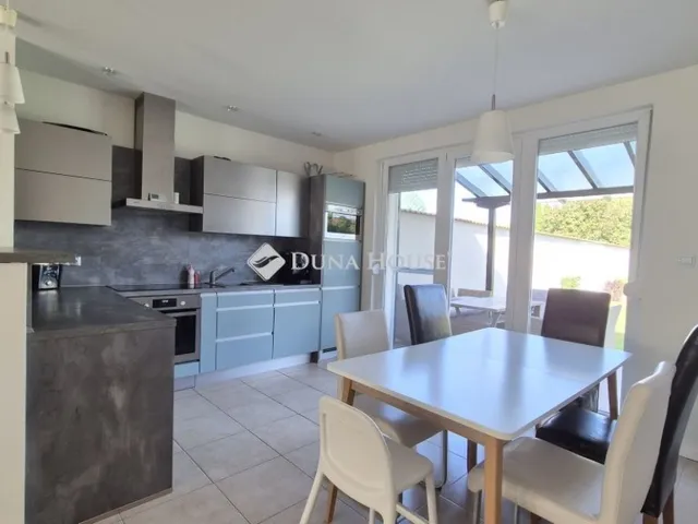 Kiadó ház Kecskemét, Petőfiváros 150 nm