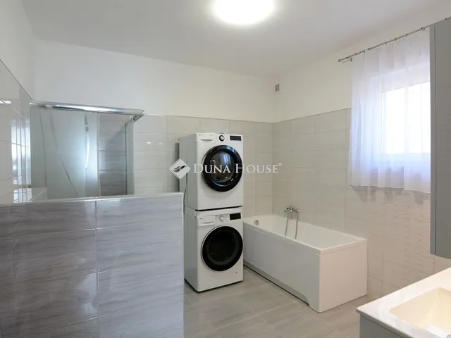 Kiadó ház Kecskemét, Hunyadiváros 117 nm