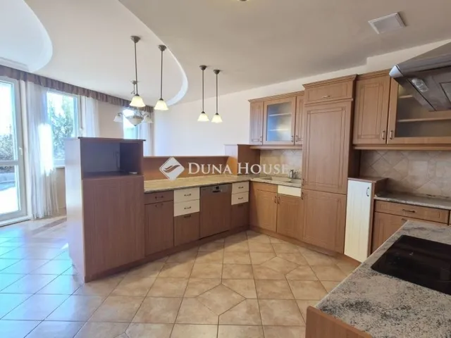 Kiadó lakás Kecskemét, Belváros 180 nm