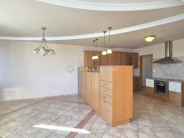 Kiadó lakás Kecskemét, Belváros 180 nm