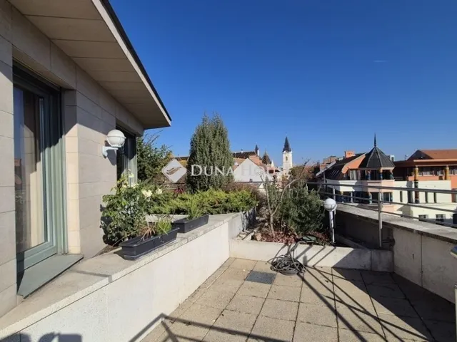 Kiadó lakás Kecskemét, Belváros 180 nm