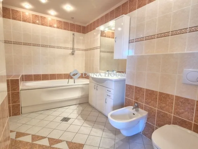 Kiadó lakás Kecskemét, Belváros 180 nm