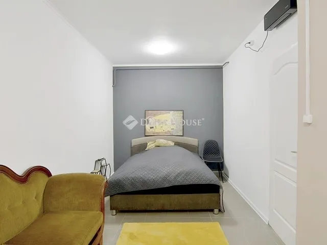 Eladó kereskedelmi és ipari ingatlan Kecskemét 42 nm