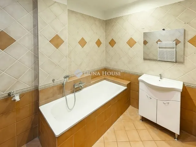 Eladó lakás Kecskemét 98 nm