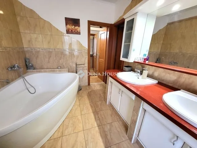 Eladó ház Kecskemét 240 nm