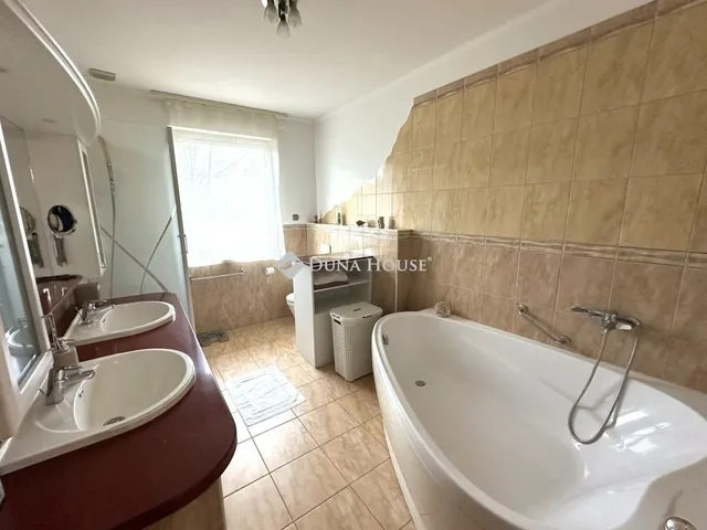 Eladó ház Kecskemét 240 nm