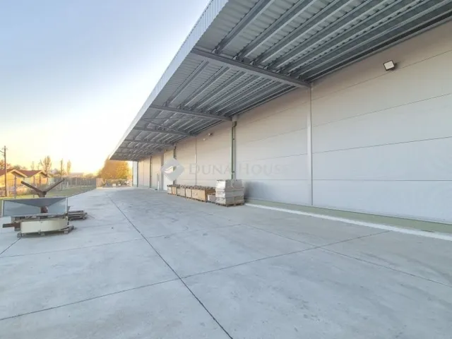 Kiadó kereskedelmi és ipari ingatlan Kecskemét 3625 nm