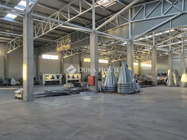 Kiadó kereskedelmi és ipari ingatlan Kecskemét 3625 nm