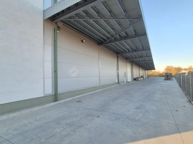 Kiadó kereskedelmi és ipari ingatlan Kecskemét 3625 nm