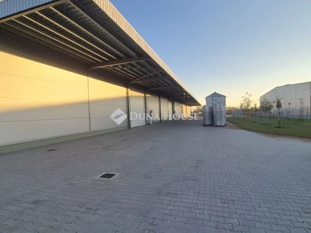 Kiadó kereskedelmi és ipari ingatlan Kecskemét 3625 nm