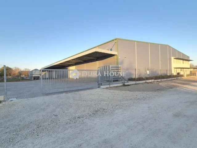 Kiadó kereskedelmi és ipari ingatlan Kecskemét 3625 nm