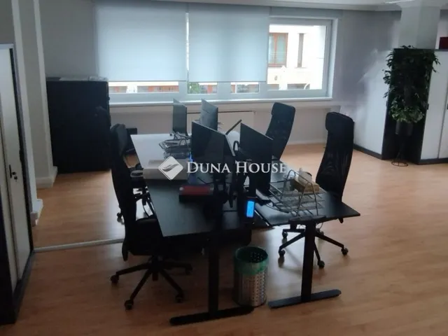 Eladó kereskedelmi és ipari ingatlan Kecskemét, Belváros 113 nm