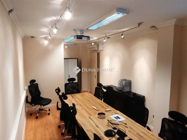 Eladó kereskedelmi és ipari ingatlan Kecskemét, Belváros 113 nm