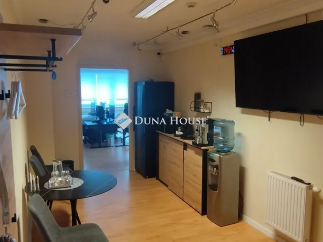 Eladó kereskedelmi és ipari ingatlan Kecskemét, Belváros 113 nm