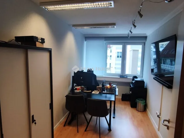 Eladó kereskedelmi és ipari ingatlan Kecskemét, Belváros 113 nm