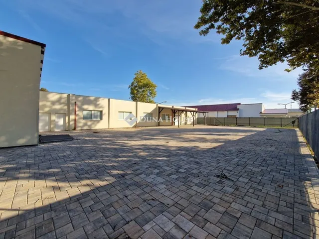 Eladó kereskedelmi és ipari ingatlan Kecskemét, Kósafalu 1000 nm